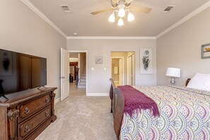 4 bedrooms, iron/ironing board, free WiFi, bed sheets - Lakeside Retreat mins to Downtown/Oaklawn (Hot Springs)