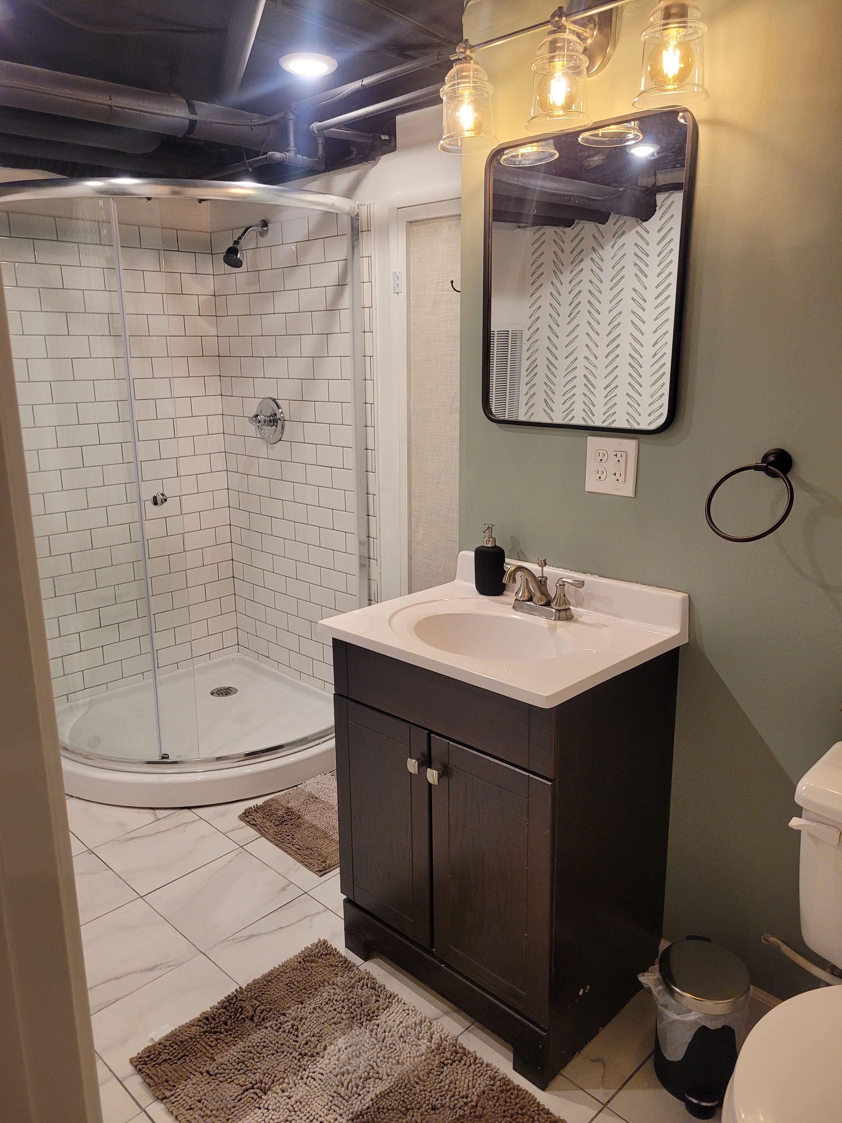 淋浴设施、吹风机、毛巾、肥皂