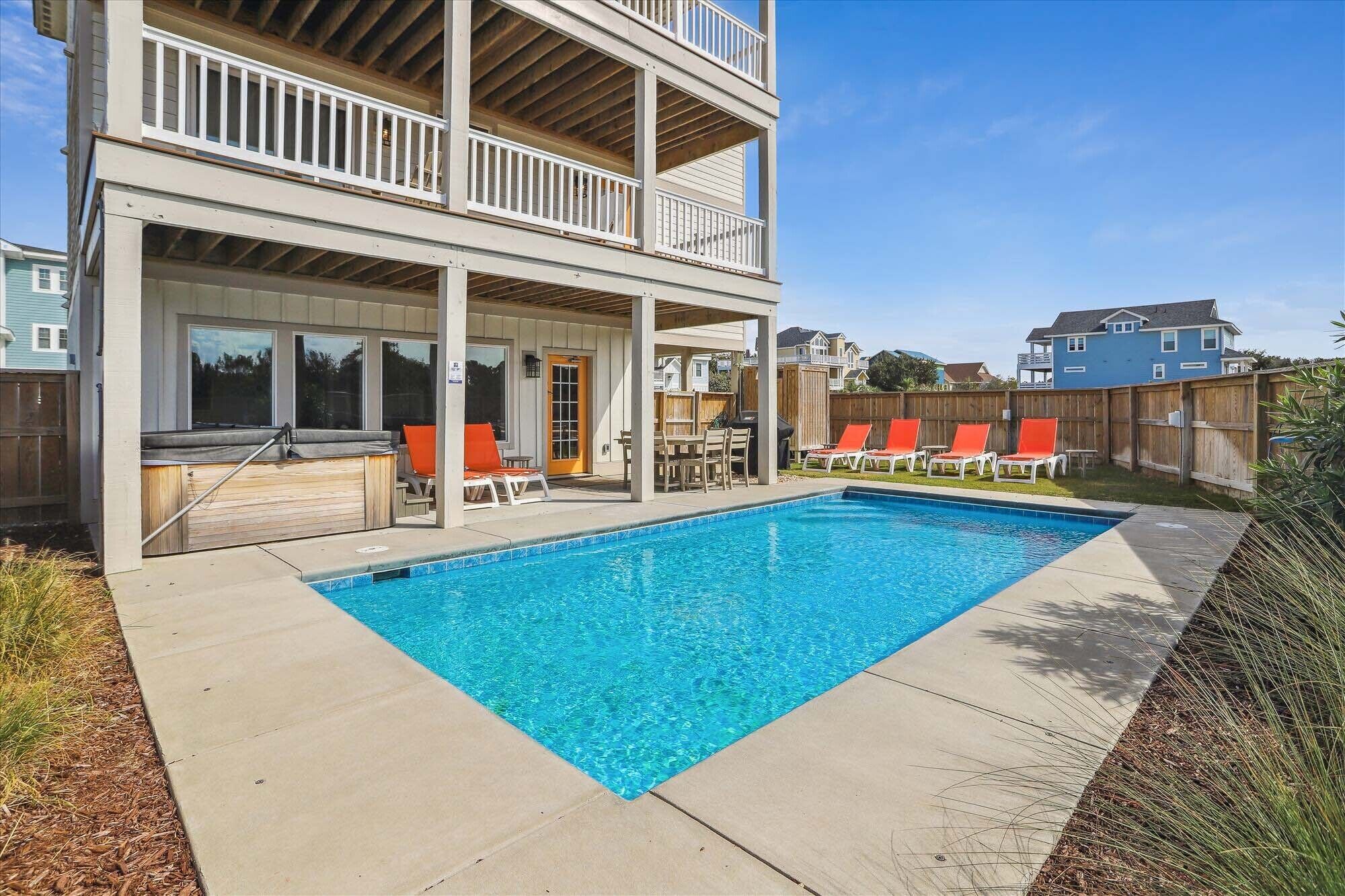 Enjoy the Outdoors! Oceanside w/Pool, Hot Tub, Covered Deck & Picnic Table.