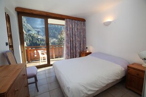 6 slaapkamers, een strijkplank/strijkijzer, snel internet, beddengoed