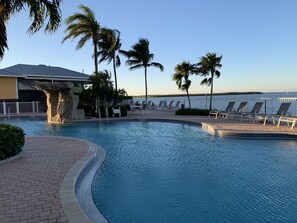 屋外プール、温水プール