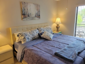 2 slaapkamers, een bureau, een strijkplank/strijkijzer, gratis wifi