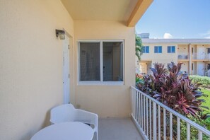 Property grounds - Delray Beach | Couples Ocean Retreat | Pool + Beach (Gulfstream)