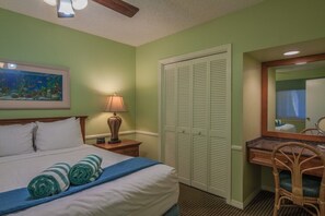 1 bedroom, iron/ironing board, WiFi, bed sheets - Delray Beach | Couples Ocean Retreat | Pool + Beach (Gulfstream)