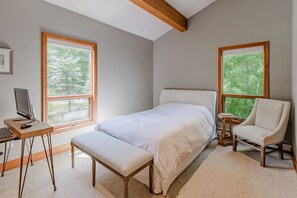 4 habitaciones, escritorio, tabla de planchar con plancha y wifi gratis 