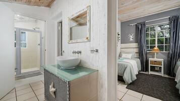 淋浴设施、吹风机、毛巾、肥皂