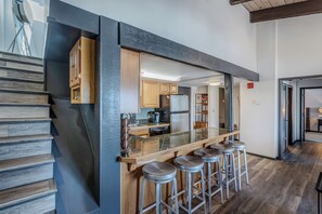 Fridge, microwave, oven, stovetop - Ski-In/Out Remodeled Mountain View Penthouse 1025 (Steamboat Springs)