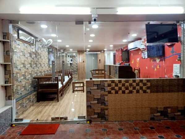 ฝ่ายต้อนรับ