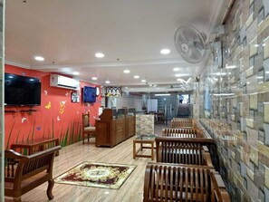 ฝ่ายต้อนรับ