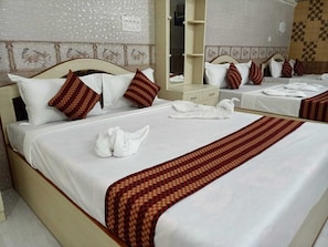 Habitación familiar | Tabla de planchar con plancha, wifi gratis y ropa de cama 