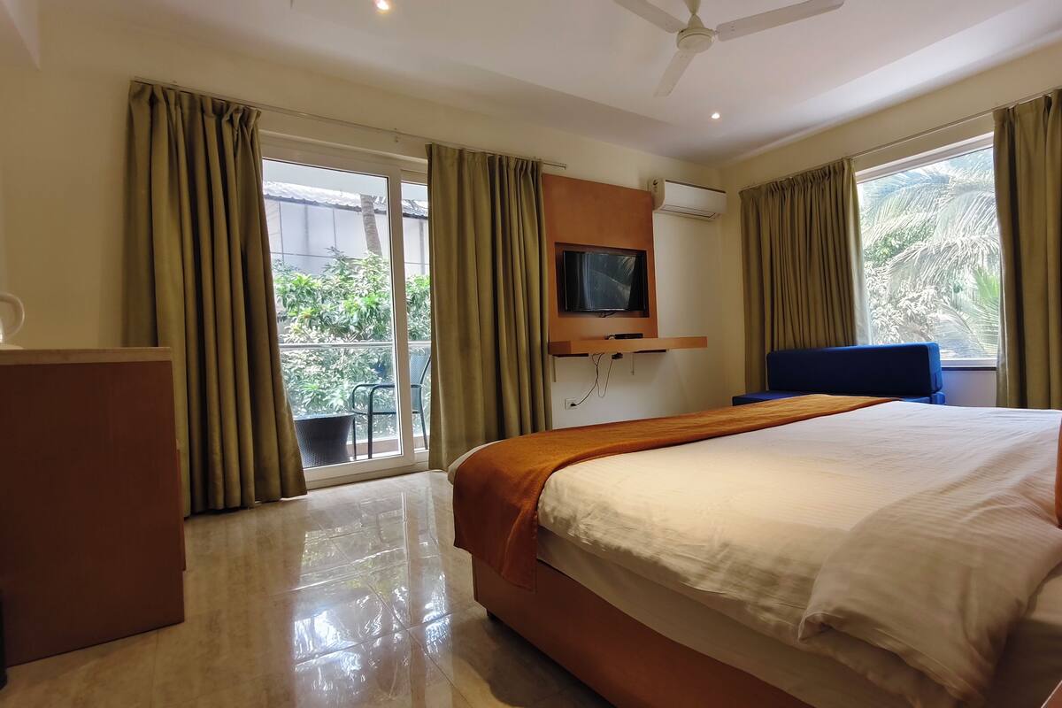 Quarto casal superior | Roupas de cama premium, frigobar, cofres nos quartos, escrivaninha