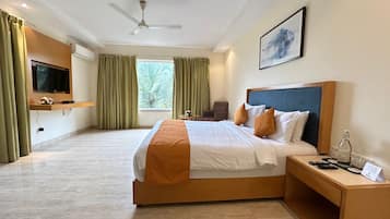 Premium bedding, minibar, in-room safe, desk