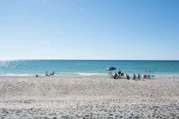 Beach nearby, sun loungers, beach towels