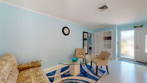 TV, books - Tropical Oasis - Englewood Beach, FL. (Englewood)