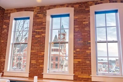 MJ's Penthouse ,a piece of paradise on Monroe's historic square