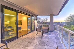 Outdoor dining - Biltmore Avenue Balcony Condo (Asheville)