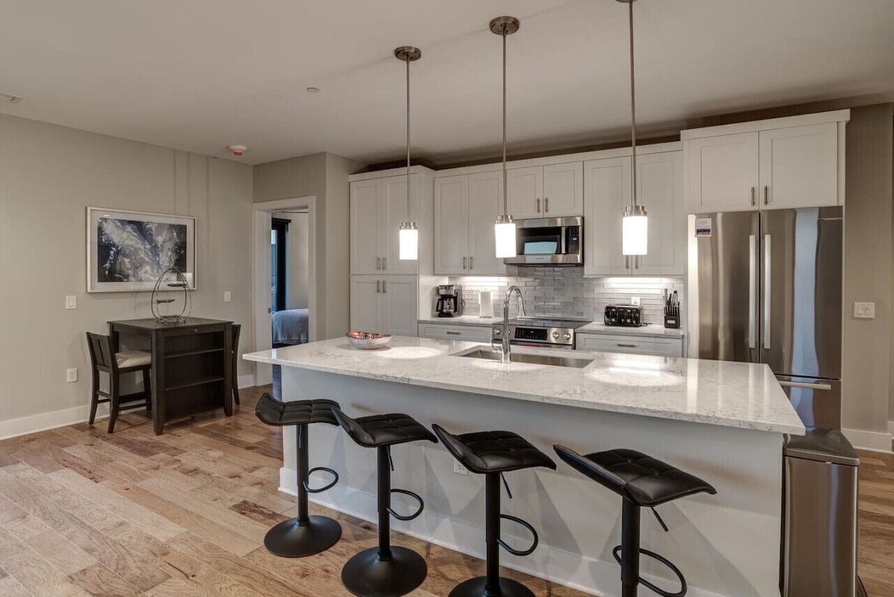 雪櫃、微波爐、焗爐、爐具