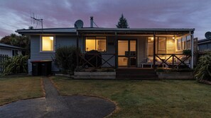 Exterior - Fiordland Escape (Manapouri)