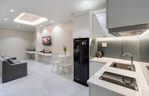 Suíte (Basement) | Cozinha americana privada | Geladeira, chaleira elétrica