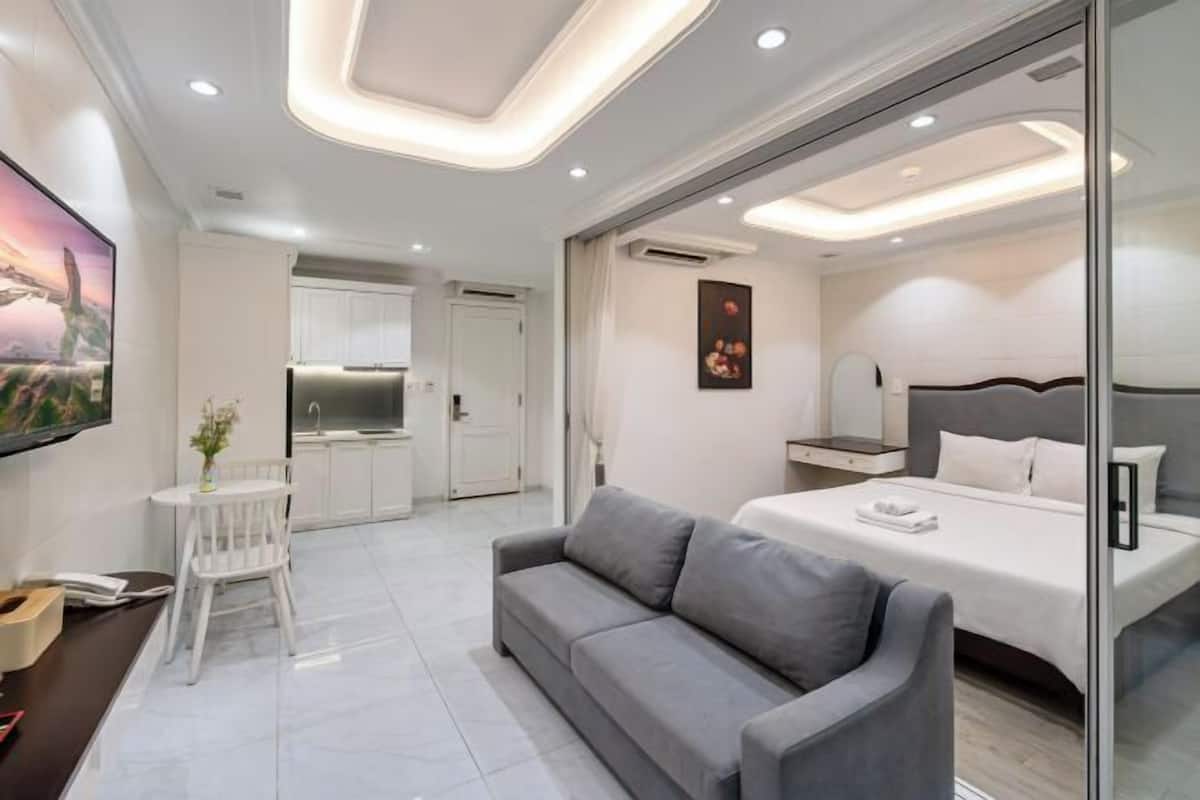 1 habitación, ropa de cama de alta calidad y escritorio