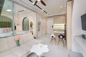 Premium bedding, desk, blackout curtains, soundproofing - The Royal Homies - Phu My Hung (Ho Chi Minh City)