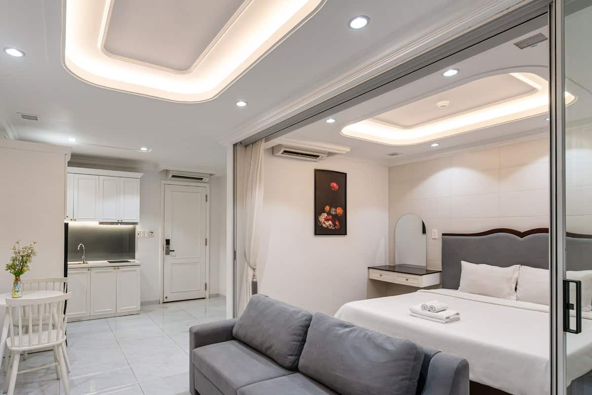 Suite Basement | 1 bedroom, premium bedding, desk, blackout drapes