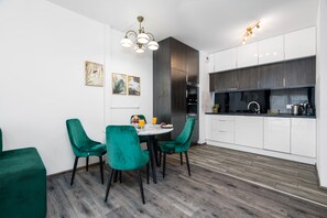 Apartment | Living area | 43-inch flat-screen TV with cable channels, TV