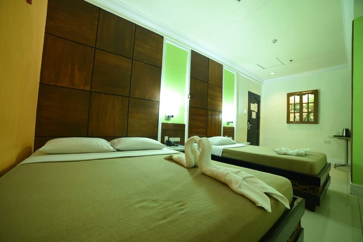 Deluxe Triple Room, 2 Bedrooms | Wi-fi percuma 