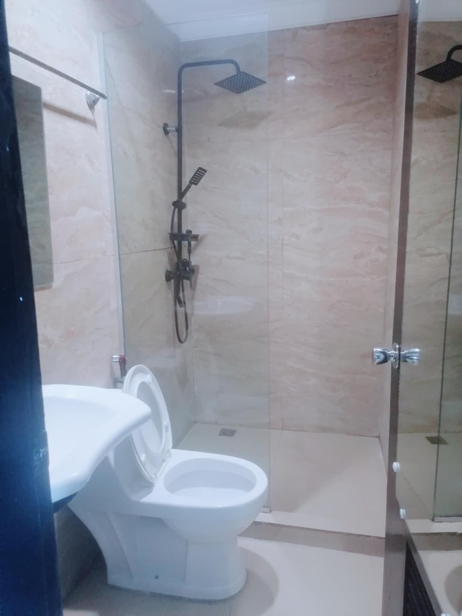 shower, towels, soap, shampoo