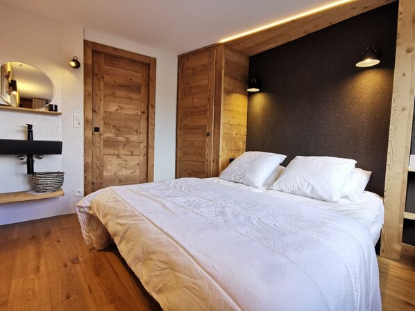 4 bedrooms, iron/ironing board, free WiFi