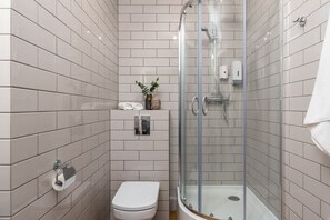 Studio Suite | Bathroom