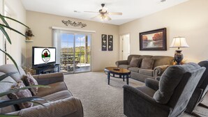 Smart TV - Walk-In 3 BD/3BA Condo -Covered Deck with Pool View, Golf/Ticket Discounts, Resort Perks (Branson)