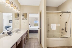 Combined shower/tub, jetted tub, hair dryer, towels