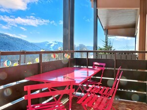 Outdoor dining - Bright apartment, near slopes, pets allowed (La Clusaz)