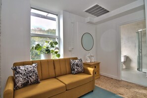 Fernseher, Musikbibliothek, Stereoanlage