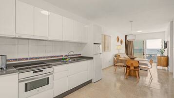 Coffee/tea maker, fridge, microwave, oven