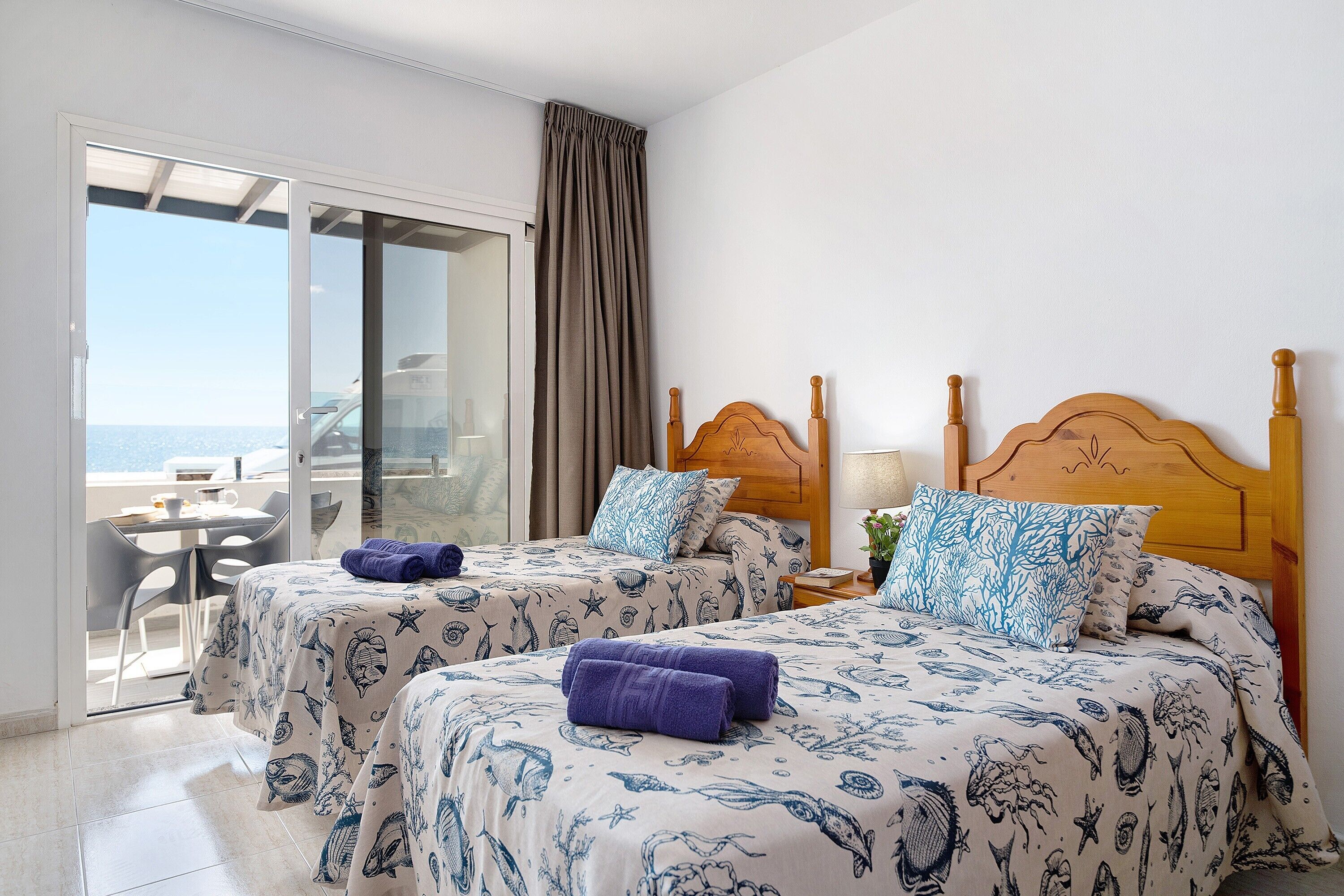 2 室のベッドルーム、WiFi (無料)、ベッドシーツ