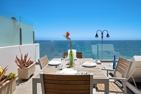 屋外ダイニングエリア. Holiday Apartment “Callao Beach 7” with Sea View, Terrace & Wi-Fi