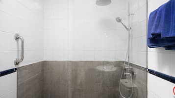 Bathtub, hair dryer, towels