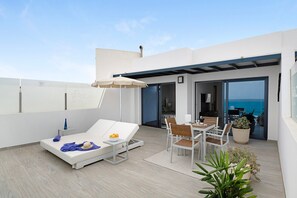 Outdoor dining - Holiday Apartment “Callao Beach 8” with Sea View, Terrace & Wi-Fi (Arrieta)