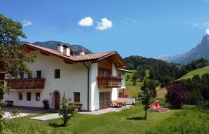 Exterior - Farm Vacations - "Fewo Molignon Paalhof" with Mountain View, Wi-Fi & Balcony (Kastelruth)