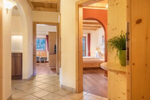 1 bedroom, free WiFi, bed sheets - Farm Vacations - "Fewo Molignon Paalhof" with Mountain View, Wi-Fi & Balcony (Kastelruth)