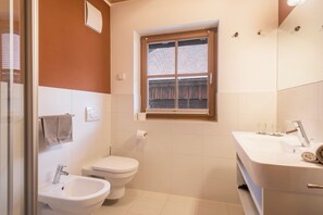 Shower, hair dryer, towels - Farm Vacations - "Fewo Molignon Paalhof" with Mountain View, Wi-Fi & Balcony (Kastelruth)