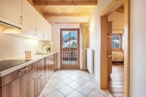 Fridge, stovetop, dishwasher, coffee/tea maker - Welcome to the Farm - "Fewo Vajolet Paalhof" with Mountain View (Kastelruth)