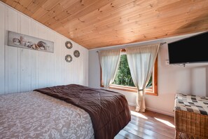 1 bedroom, iron/ironing board, free WiFi, bed sheets
