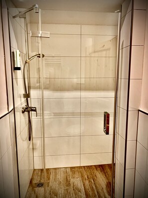 Familienapartment (Villa Kunterbunt 1) | Badezimmer