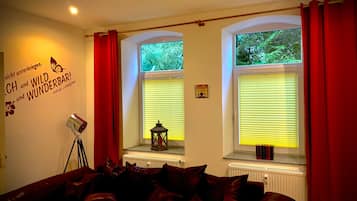 Familienapartment (Villa Kunterbunt 1) | Wohnbereich | Flachbildfernseher