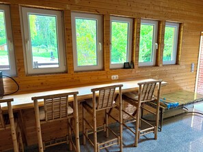 Appartement familial (Additional room for occupancy 6 PAX) | Repas dans la chambre