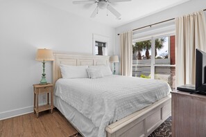 4 bedrooms, laptop workspace, iron/ironing board, free WiFi - Seas The Day 4 Bedroom Home by RedAwning (Santa Rosa Beach)