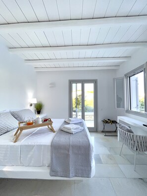 4 bedrooms, iron/ironing board, free WiFi, bed sheets - SUNSENSES VILLA DIONE PRIVATE POOL (Piso Livadi)